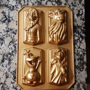 Frozen 2 CharacterCakelet Pan